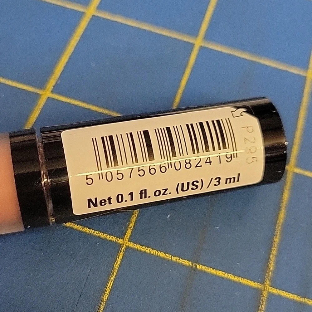 Revolution Matte Lipstick - 101 Matte Piece Of Cake 3ml New